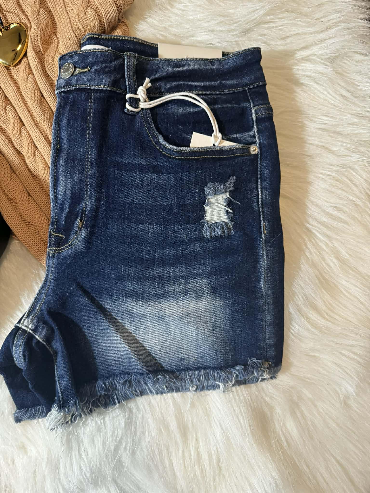 Zenana Med-Dark Washed Frayed Hem Denim Shorts